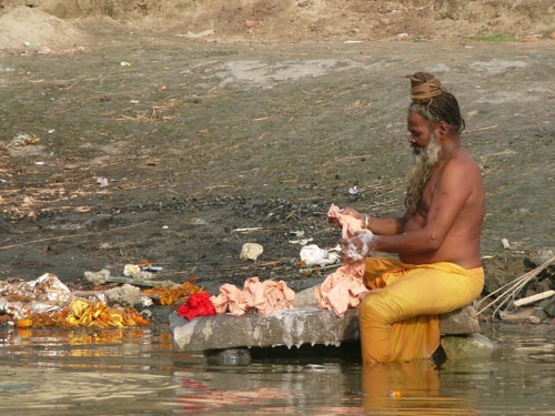 Batteur de linge dans le Gange